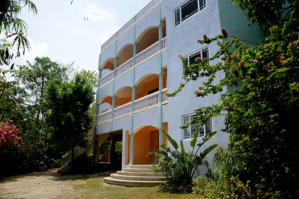 Jah Freedom Hotel Negril Exterior photo